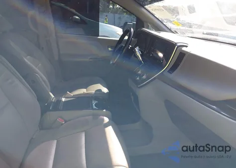 2019 Toyota Sienna Xle 8 Passenger z USA, uszkodzony, nr VIN 5TDYZ3DCXKS979976